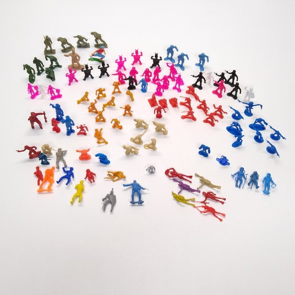 Toy Figurines Vintage Astronauts, Divers, People, Fantasy Mixed Approx 125 pcs - Picture 5 of 14